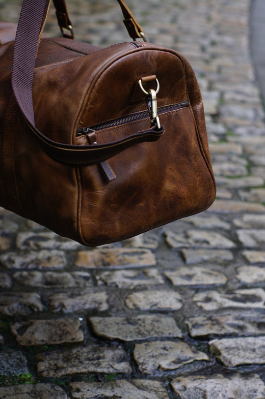 Mens Leather Holdall Bag 'The Wrekin Weekender' by ArchieSoul Man + FrThe Style
Our Wrekin Weekender Mens Leather Holdall is simply perfect for a short business trip or weekend away where you want to travel light but with all of your eLeather Duffle BagArchieSoul ManArchieSoul MenMens Leather Holdall