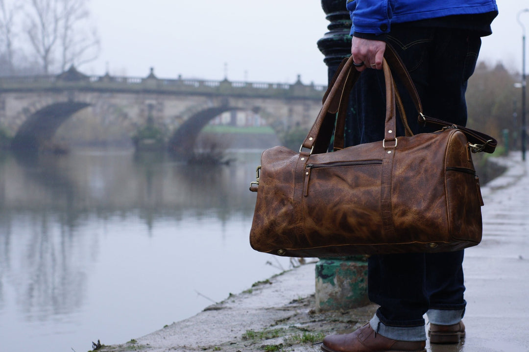 Mens Leather Holdall Bag 'The Wrekin Weekender' by ArchieSoul Man + FrThe Style
Our Wrekin Weekender Mens Leather Holdall is simply perfect for a short business trip or weekend away where you want to travel light but with all of your eLeather Duffle BagArchieSoul ManArchieSoul MenMens Leather Holdall