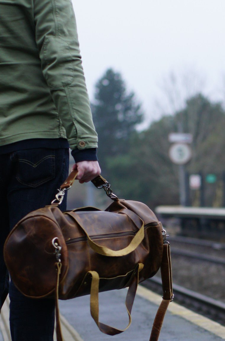 The Broseley Barrel -  Mens Leather Duffel Bag by ArchieSoul Man + FreThe Style
Our Broseley Barrel bag is a classic barrel design which provides that rugged masculine look, great capacity, and perfect for carry on baggage.
Extremely hLeather Duffle BagArchieSoul ManArchieSoul MenBroseley Barrel