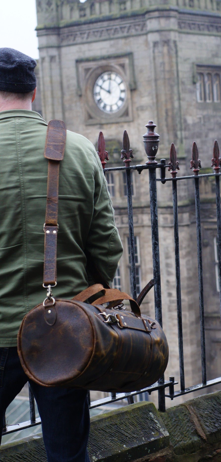 The Broseley Barrel -  Mens Leather Duffel Bag by ArchieSoul Man + FreThe Style
Our Broseley Barrel bag is a classic barrel design which provides that rugged masculine look, great capacity, and perfect for carry on baggage.
Extremely hLeather Duffle BagArchieSoul ManArchieSoul MenBroseley Barrel