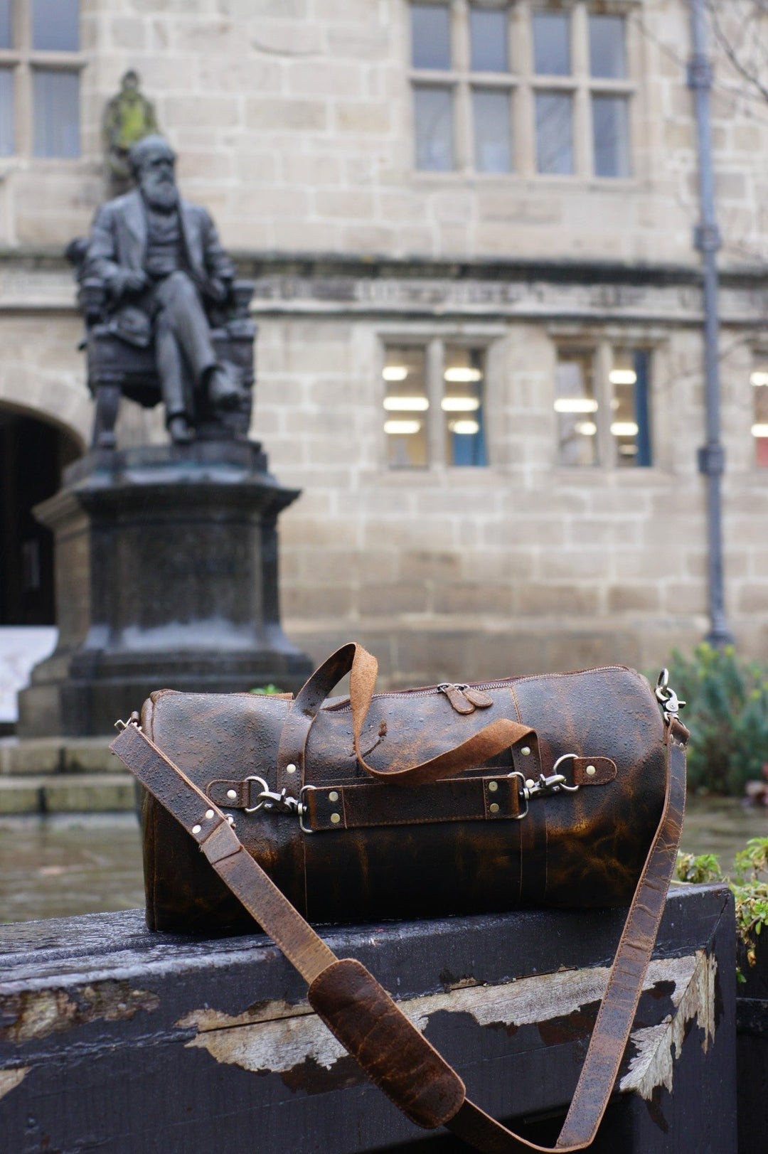 The Broseley Barrel -  Mens Leather Duffel Bag by ArchieSoul Man + FreThe Style
Our Broseley Barrel bag is a classic barrel design which provides that rugged masculine look, great capacity, and perfect for carry on baggage.
Extremely hLeather Duffle BagArchieSoul ManArchieSoul MenBroseley Barrel