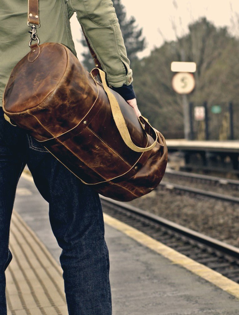 The Broseley Barrel -  Mens Leather Duffel Bag by ArchieSoul Man + FreThe Style
Our Broseley Barrel bag is a classic barrel design which provides that rugged masculine look, great capacity, and perfect for carry on baggage.
Extremely hLeather Duffle BagArchieSoul ManArchieSoul MenBroseley Barrel