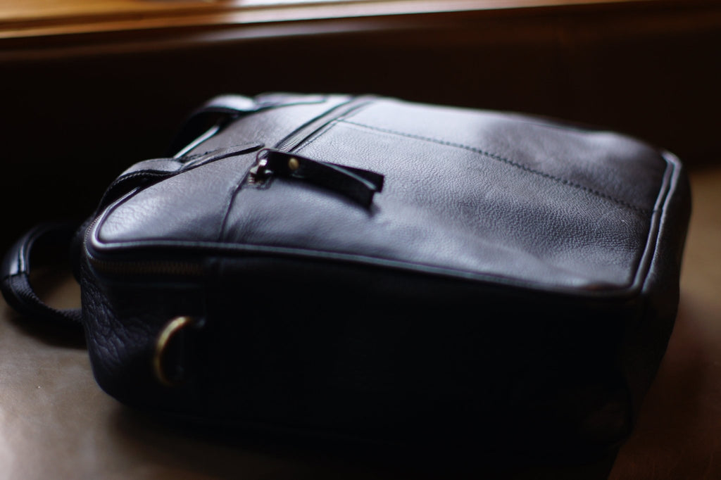 The Madeley Messenger Leather Laptop Bag by ArchieSoul Man - ArchieSoul Men
Mens leather messenger bag with YKK zip.