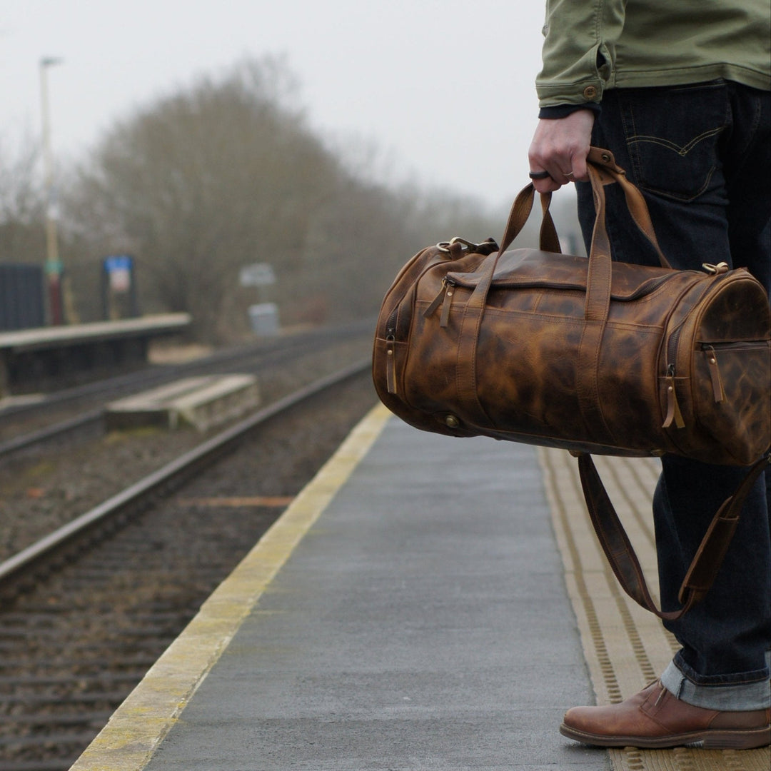 The Shrewsbury - Men Leather Duffle Bag/ Barrel Bag by ArchieSoul Man The Style
This expertly crafted full grain Men Leather Duffle Bag is what you need when you are looking something a little different in a Men Leather Duffle Bag yet Leather Duffle BagArchieSoul ManArchieSoul MenMen Leather Duffle Bag