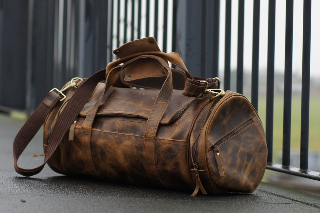 The Shrewsbury - Men Leather Duffle Bag/ Barrel Bag by ArchieSoul Man The Style
This expertly crafted full grain Men Leather Duffle Bag is what you need when you are looking something a little different in a Men Leather Duffle Bag yet Leather Duffle BagArchieSoul ManArchieSoul MenMen Leather Duffle Bag